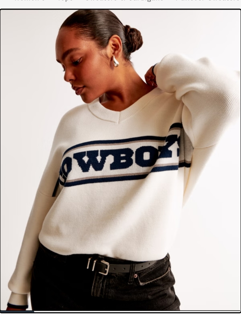 Abercrombie & Fitch Cream V-Neck Sweater with Navy 'Cowboys' Graphic #72 - Picture 1 of 9